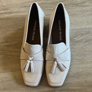 Donald J. Pliner Cream Leather Loafers with Tassels
